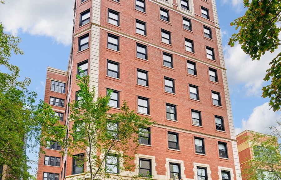 433 W Briar Pl 1 Resize
